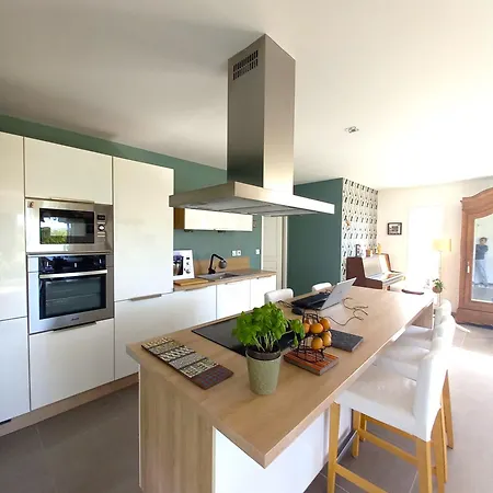 Un Ete Auvergnat - Maison Moderne Et Calme A Riom-chatel Guyon Villa